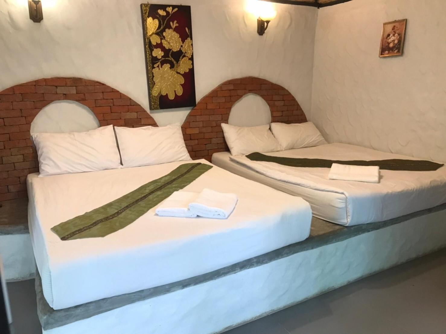 Hotel Baan Pong Tara Suan Phueng Exteriér fotografie
