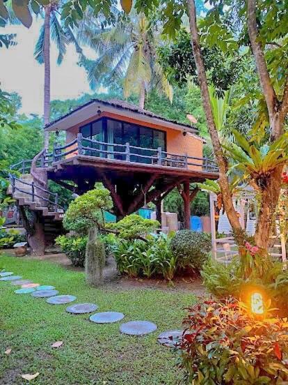 Hotel Baan Pong Tara Suan Phueng Exteriér fotografie