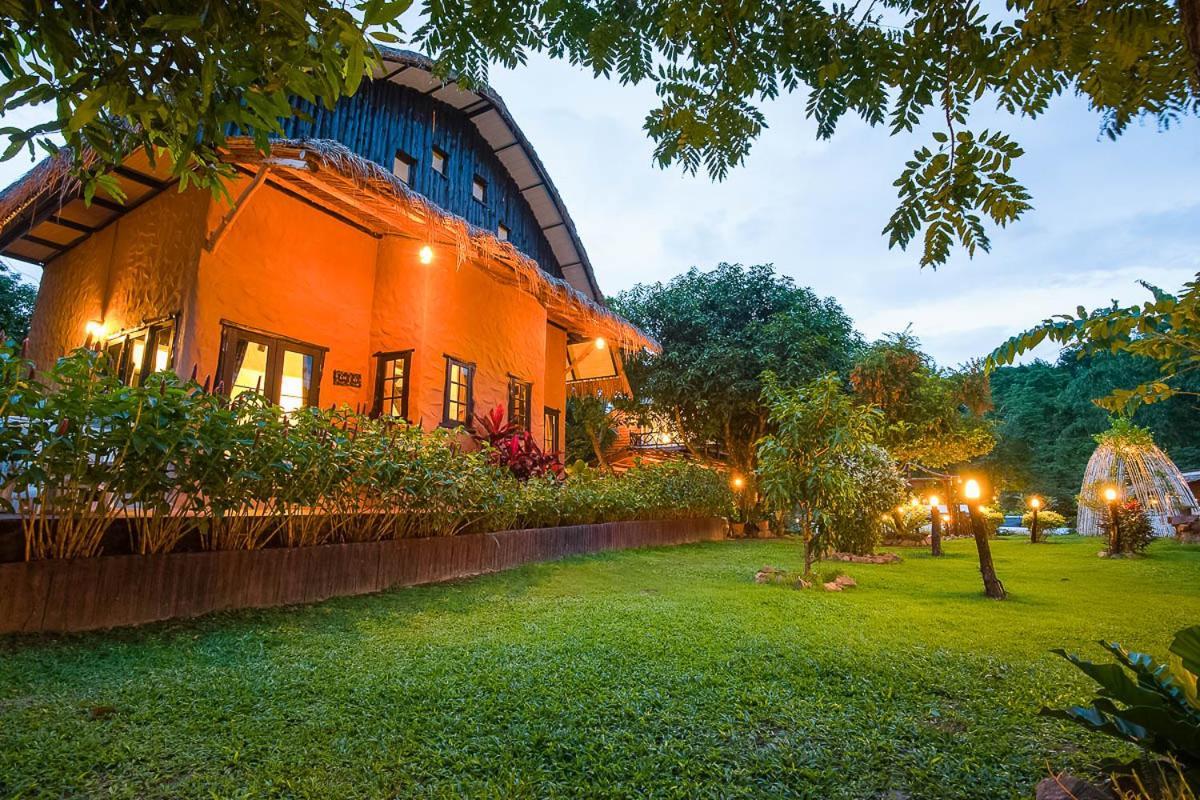 Hotel Baan Pong Tara Suan Phueng Exteriér fotografie