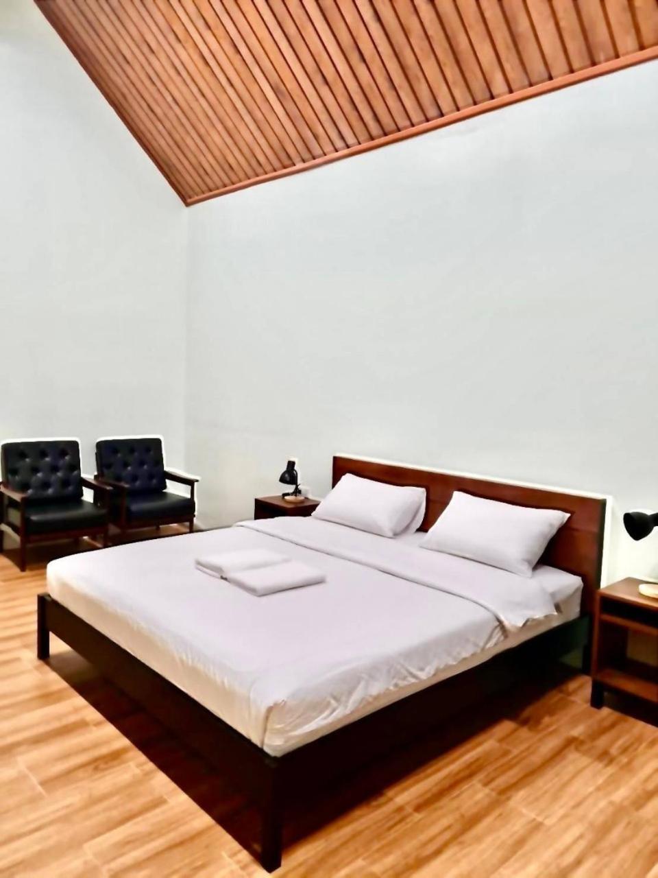 Hotel Baan Pong Tara Suan Phueng Exteriér fotografie