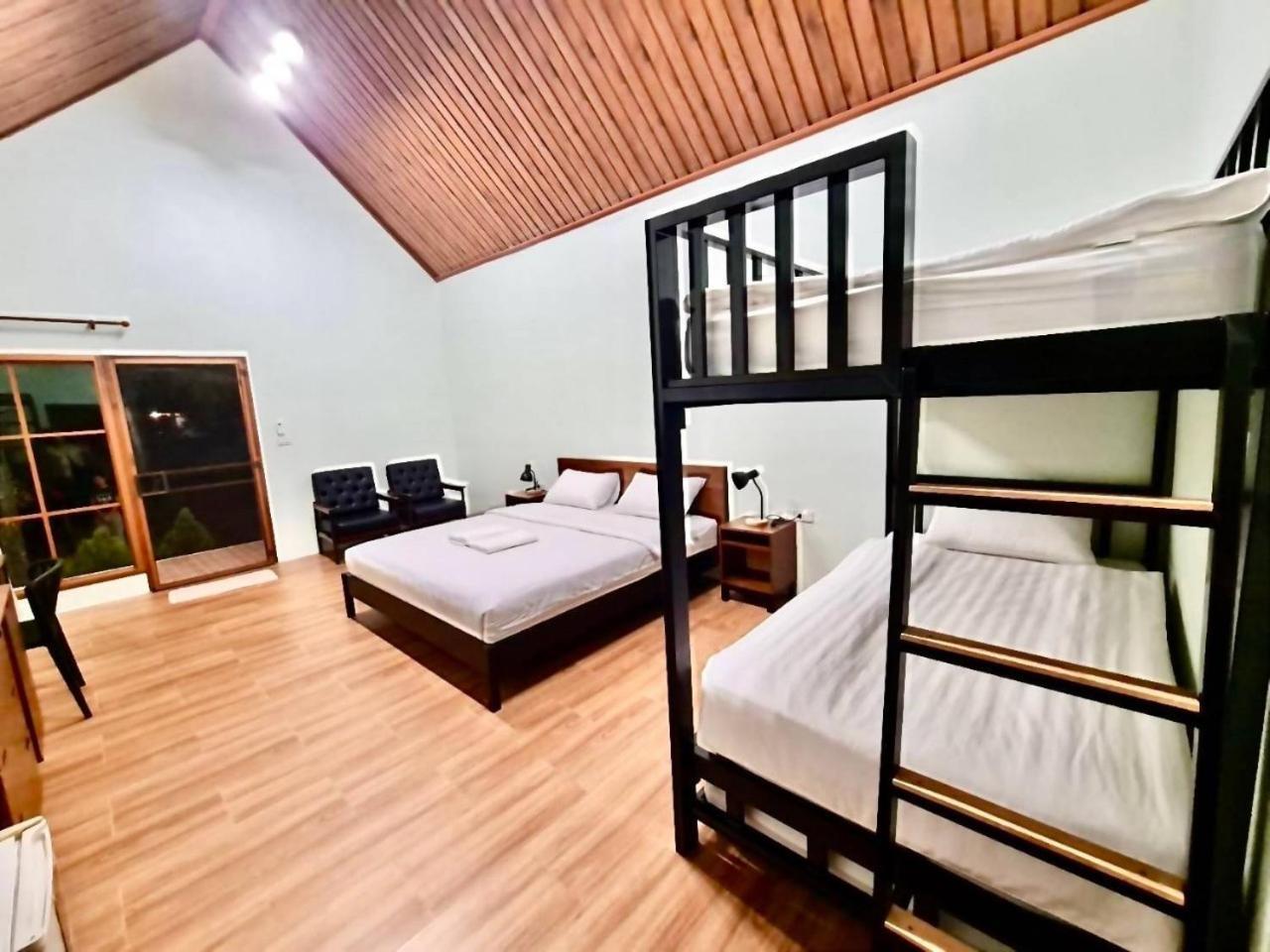 Hotel Baan Pong Tara Suan Phueng Exteriér fotografie