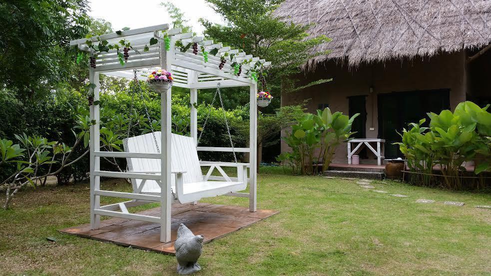 Hotel Baan Pong Tara Suan Phueng Exteriér fotografie