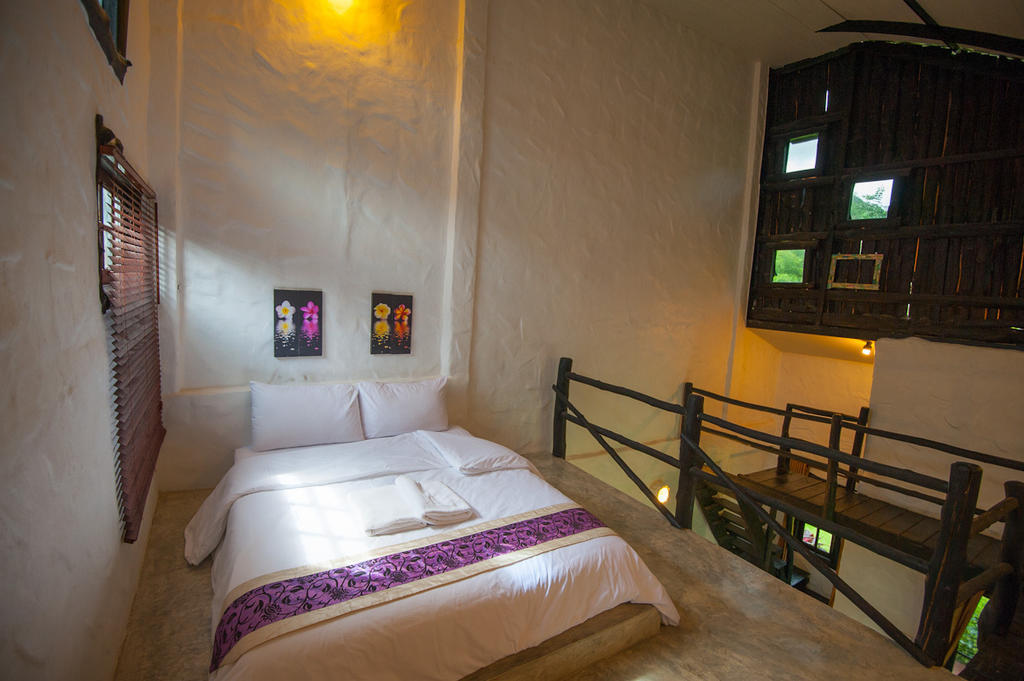 Hotel Baan Pong Tara Suan Phueng Pokoj fotografie