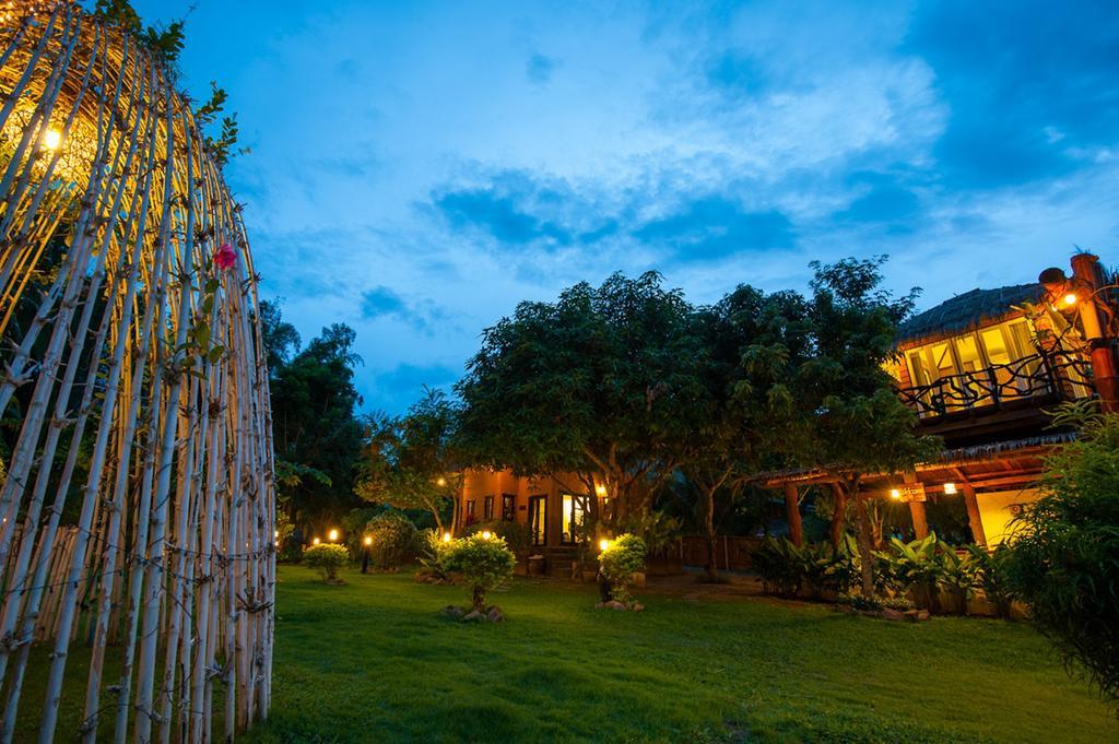Hotel Baan Pong Tara Suan Phueng Exteriér fotografie