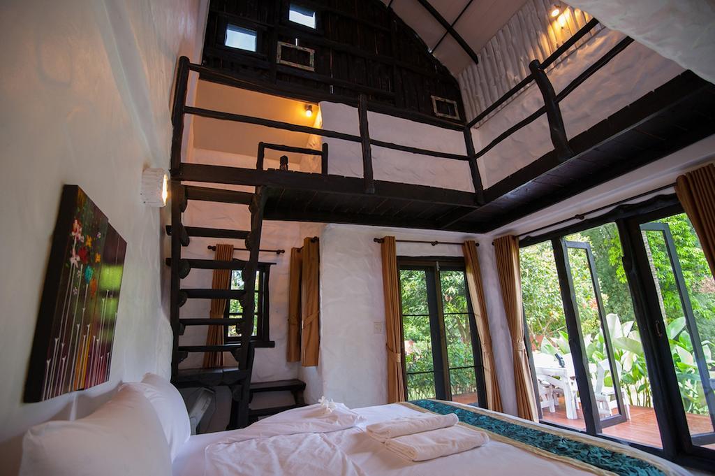 Hotel Baan Pong Tara Suan Phueng Exteriér fotografie