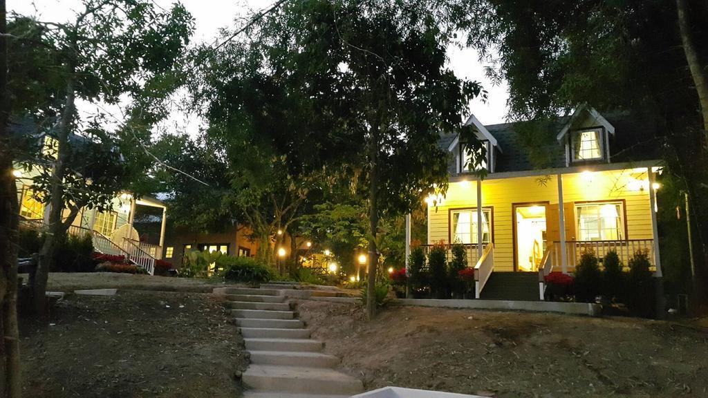 Hotel Baan Pong Tara Suan Phueng Exteriér fotografie