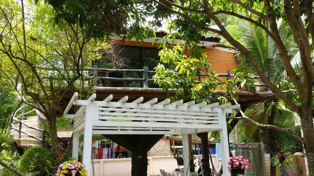 Hotel Baan Pong Tara Suan Phueng Exteriér fotografie