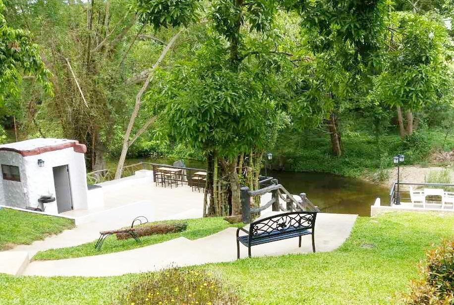 Hotel Baan Pong Tara Suan Phueng Exteriér fotografie